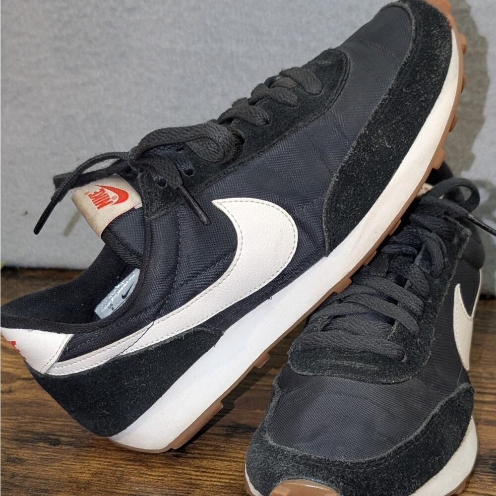 Nike Daybreak Sneakers Womens 8 Black Summit White CK2351-001 Running Training